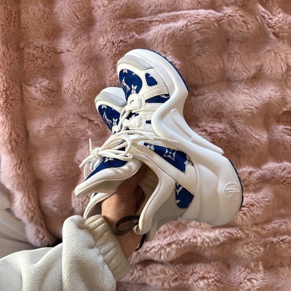 Louis Vuitton LV Archlight Sneakers Size 9 - Picture 4 of 6
